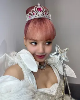 ✨ eac119f9 Lisa Lisa, K-Pop, Blackpink, cantante, ballerina, corona, fata telegram sticker