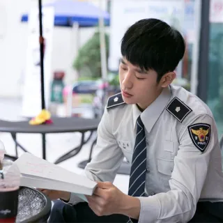 📖 4d284964 남자, 경찰관, 제복, 한국 경찰, 아시아인, 독서, 야외 telegram sticker
