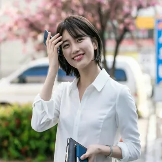 ☺️ b47e1a5b 여자, 인물 사진, 미소, 아시아인, 짧은 머리, 캐주얼 telegram sticker