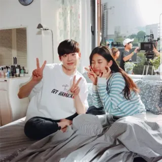 ✌️ e6eb1959 GET HAYAKASE! 평화 기호, 커플, 한국, 배우, 여배우 telegram sticker