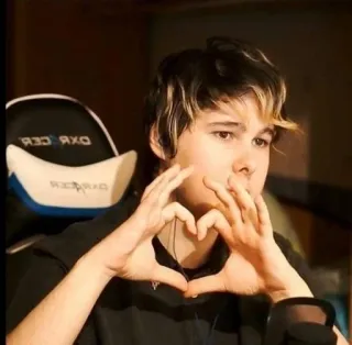 💕 5aace561 사람, 하트, 제스처, 사랑, 귀여운, 인물 사진 telegram sticker