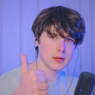 👍 0fa9fe89 คน, ไมโครโฟน, ภาพเหมือน, ในร่ม, หูฟัง, ท่าทาง telegram sticker