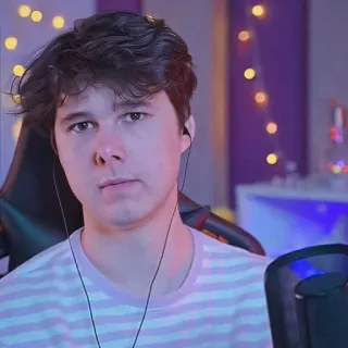 🙄 96813576 คน, ภาพเหมือน, ผู้ชาย, หูฟัง, สตรีมเมอร์ telegram sticker