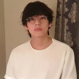 🧸 5faaa7e2 man, portret, bril, t-shirt, persoon, binnen telegram sticker