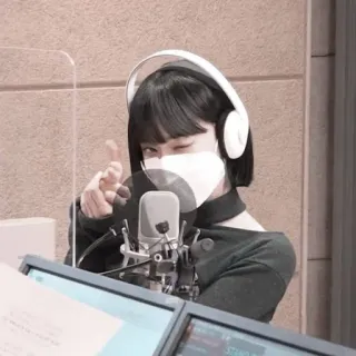 🔫 eabe255d donna, microfono, cuffie, maschera, coreano telegram sticker