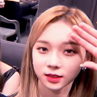 🌸 3b84f0f7 人, 女人, 肖像, 自拍 telegram sticker