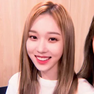 🌸 9b06b8a9 女人, 微笑, 肖像, 脸, 头发 telegram sticker