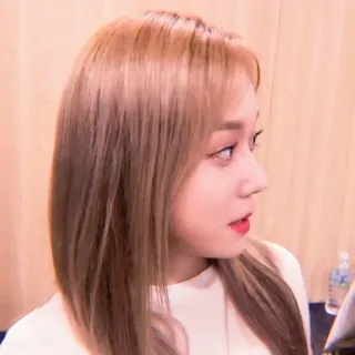 🌸 b5f21dde 人物, 女人, 肖像, 脸, 头发, 美丽 telegram sticker