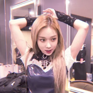 🌸 e5d94fb6 女人, 女孩, 肖像, 美女, 时尚, 风格, 金发 telegram sticker