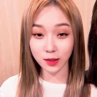 🌸 e7c92aa0 女人, 肖像, 人物, 脸, 自拍 telegram sticker