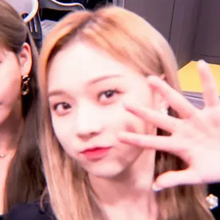 🌸 f082cdea 女人, 女孩, 自拍, 人, 肖像, 脸, 可爱, 韩国 telegram sticker