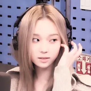 🧋 89fc2efa woman, headphone, portrait, korean, face whatsapp sticker