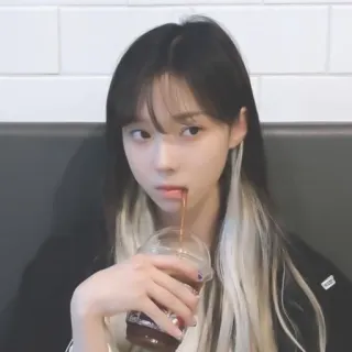 🧵 23b105a6 женщина, девушка, пьёт, кофе, напиток, портрет whatsapp sticker