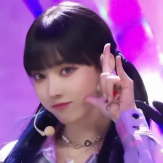 🧵 adde5611 женщина, жест, палец, kpop, развлечения, портрет whatsapp sticker