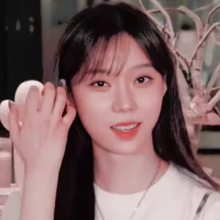 🎟 686c2ac5 femme, portrait, coréen, coiffure, boucles d'oreilles, collier whatsapp sticker