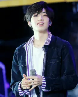 🖤 ccfbca2f kpop, piosenkarz, mężczyzna, mikrofon, portret telegram sticker