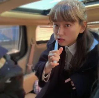 👽 a1ca3522 phụ nữ, bàn chải đánh răng, đánh răng, người, trong nhà telegram sticker