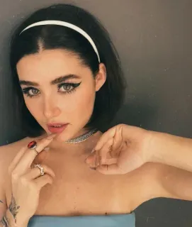 🤍 6af957fd woman, portrait, brunette, beauty, makeup, headband whatsapp sticker