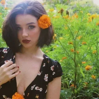 🤍 8795103f woman, girl, flowers, portrait, beauty, style whatsapp sticker