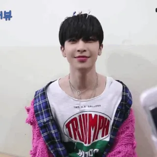 🥀 b5b39a31 TWO U.S. GALLONS hombre, persona, camiseta, ropa, moda, estilo telegram sticker