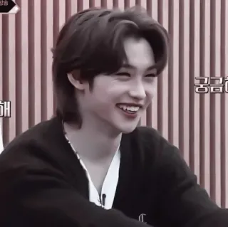 🕷 ef54be52 Felix 궁금해 kpop, ca sĩ, thần tượng, nụ cười telegram sticker