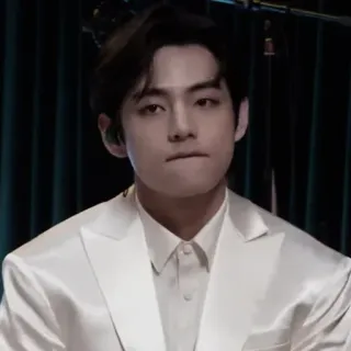 🧊 7c30308e V k-pop, chanteur, V, Kim Taehyung, célébrité, homme, idole whatsapp sticker