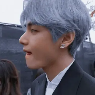 🏁 5eeb15ae orang, pria, rambut perak, anting-anting, setelan telegram sticker