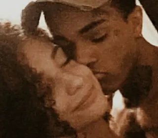 ❤️ 2d74d20b kiss, love, romance, affection, couple telegram sticker