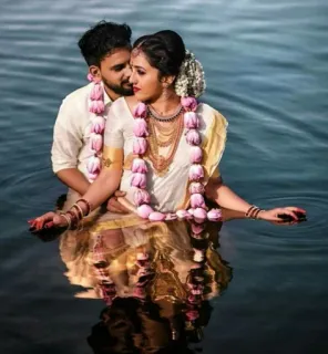 💕 5dc95e67 coppia, matrimonio, indiano, tradizionale, amore, romanticismo, acqua, sposa, sposo telegram sticker