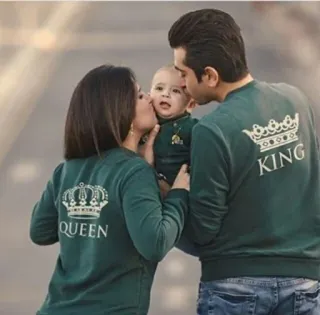 🥰 8b67fdcf QUEEN KING famiglia, genitori, bambino, abbinati, re, regina, corona telegram sticker
