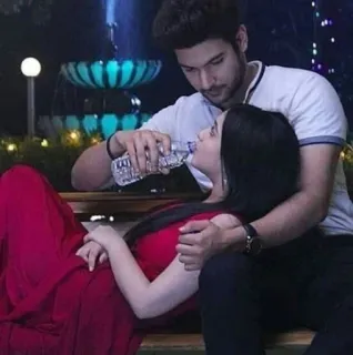 💧 d7a68ef4 coppia, acqua, amore, romanticismo, parco, relazione telegram sticker