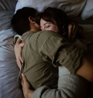 ❤️ f69dc653 abbraccio, amore, coppia, affetto, romanticismo telegram sticker