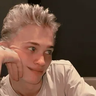 🤤 1aa39082 portrait, jeune homme, souriant, décontracté, personne, gros plan whatsapp sticker