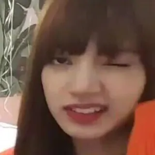 😂 492ce559 Lisa (BLACKPINK) kpop, lisa, blackpink, occhiolino, celebrità, cantante telegram sticker