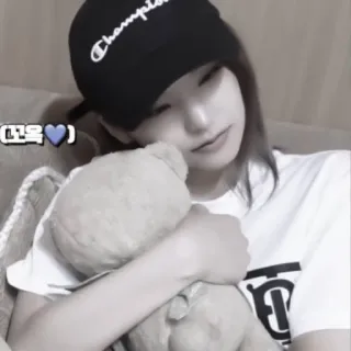 🗞 b4aac623 뜱욱 한국어, 여자, 테디베어, 모자, 챔피언 telegram sticker