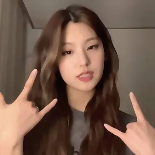 🍧 0abafb0a mulher, gesto de mão, retrato, kpop telegram sticker