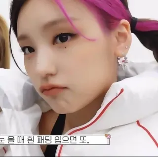 🍧 10a5928d 눈 올 때 흰 패딩 입으면 또... mulher, coreana, menina, asiática, retrato, beleza telegram sticker