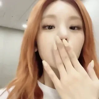 🍧 2164e959 mulher, mão, cabelo, rosto, coreana, cabelo laranja telegram sticker