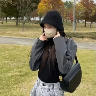 🍧 4685fd83 mulher, moda, ar livre, parque, estilo, coreano telegram sticker