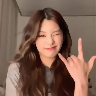 🍧 8e716f52 mulher, piscadela, pessoa, menina, jovem, cabelo comprido telegram sticker