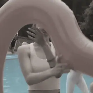 🐻 2f3ff1ff phụ nữ, hồ bơi, phao hồng hạc, mùa hè, đồ bơi, thư giãn telegram sticker