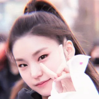 🍬 6818fb6c femme, personne, kpop, yeji, idole, asiatique telegram sticker