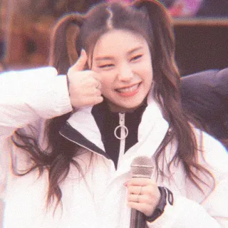 🍬 6f30f46f fille, femme, sourire, heureux, pouce levé telegram sticker