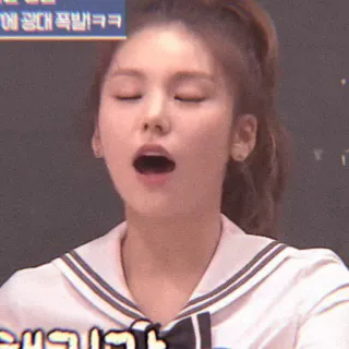 🍬 a750a6af 광대 폭발!ㅋㅋ kpop, drôle, yeji, itzy, expression, mème telegram sticker
