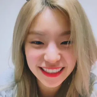 😁 6fe0c925 женщина, портрет, улыбка, селфи, человек, блондинка, азиатка telegram sticker