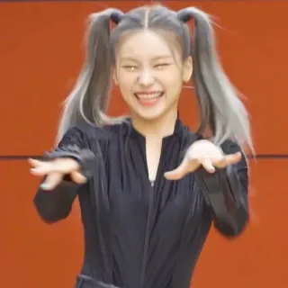 😬 aabcb2ed женщина, седые волосы, костюм, человек, азиатка telegram sticker