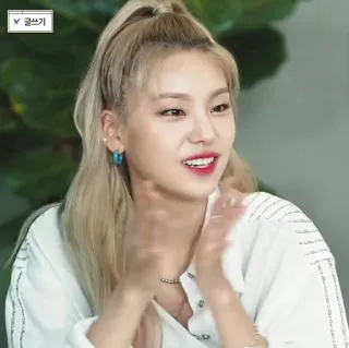 💐 d932aaed 글쓰기 wanita, orang, kpop, selebriti, rambut pirang, kecantikan telegram sticker