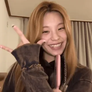 💣 4cb6ab3f sourire, fille, signe de paix, pinceau, joyeux, kpop telegram sticker