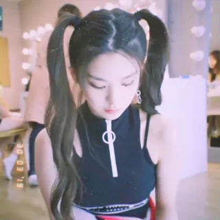 🌸 bbc8adab 女人, 女孩, 辫子, 肖像, 年轻, 少女 telegram sticker