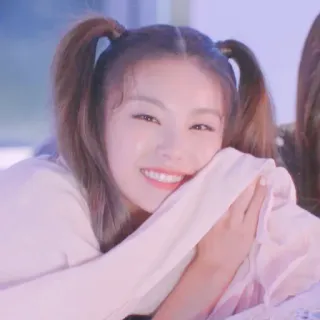 🌸 cc1aced7 肖像, 女人, 女孩, 辫子, 人物, 微笑 telegram sticker